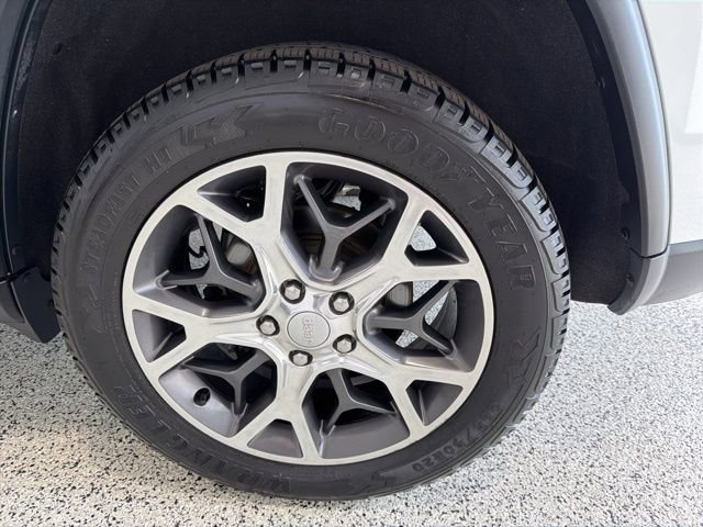 Used 2019 Jeep Grand Cherokee Limited w/ Luxury Group II image 35