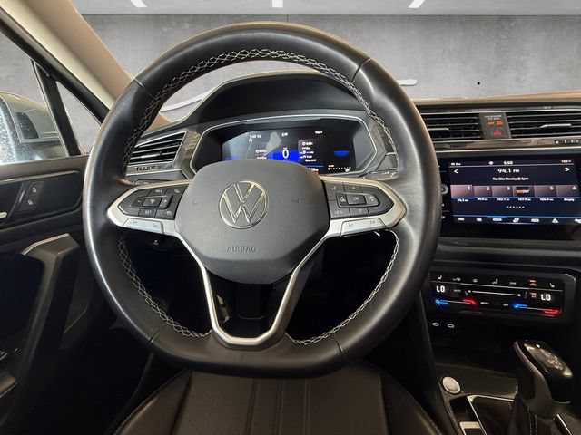 Used 2024 Volkswagen Tiguan SE AWD/4WD image 21