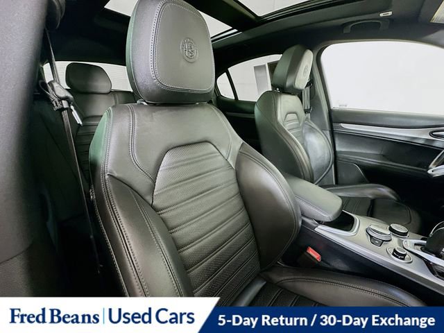 Used 2022 Alfa Romeo Stelvio Veloce image 31