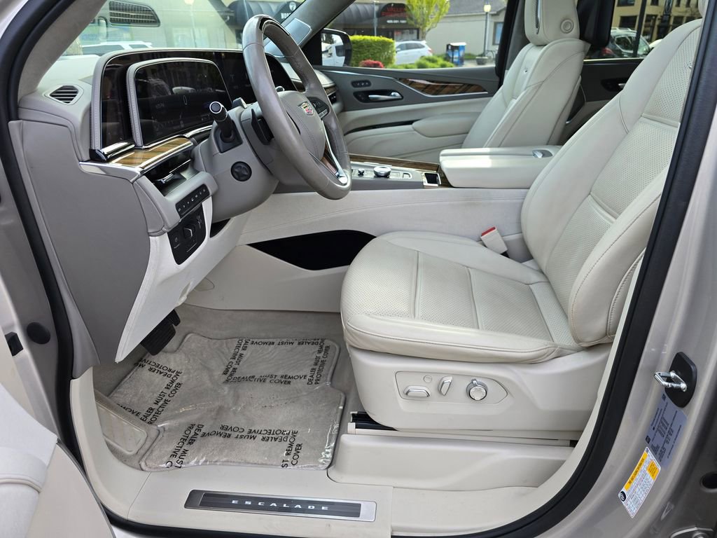 Used 2023 Cadillac Escalade Premium Luxury Platinum w/ LPO, Radiant Package AWD/4WD image 25