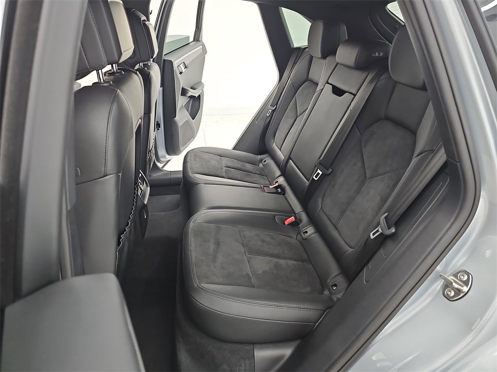 Used 2018 Porsche Macan image 26