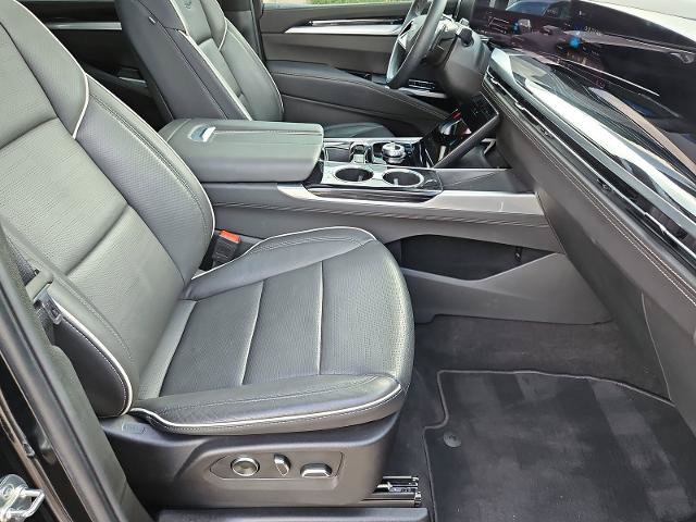 Used 2025 Cadillac Escalade ESV Sport w/ LPO, ONYX Package AWD/4WD image 27