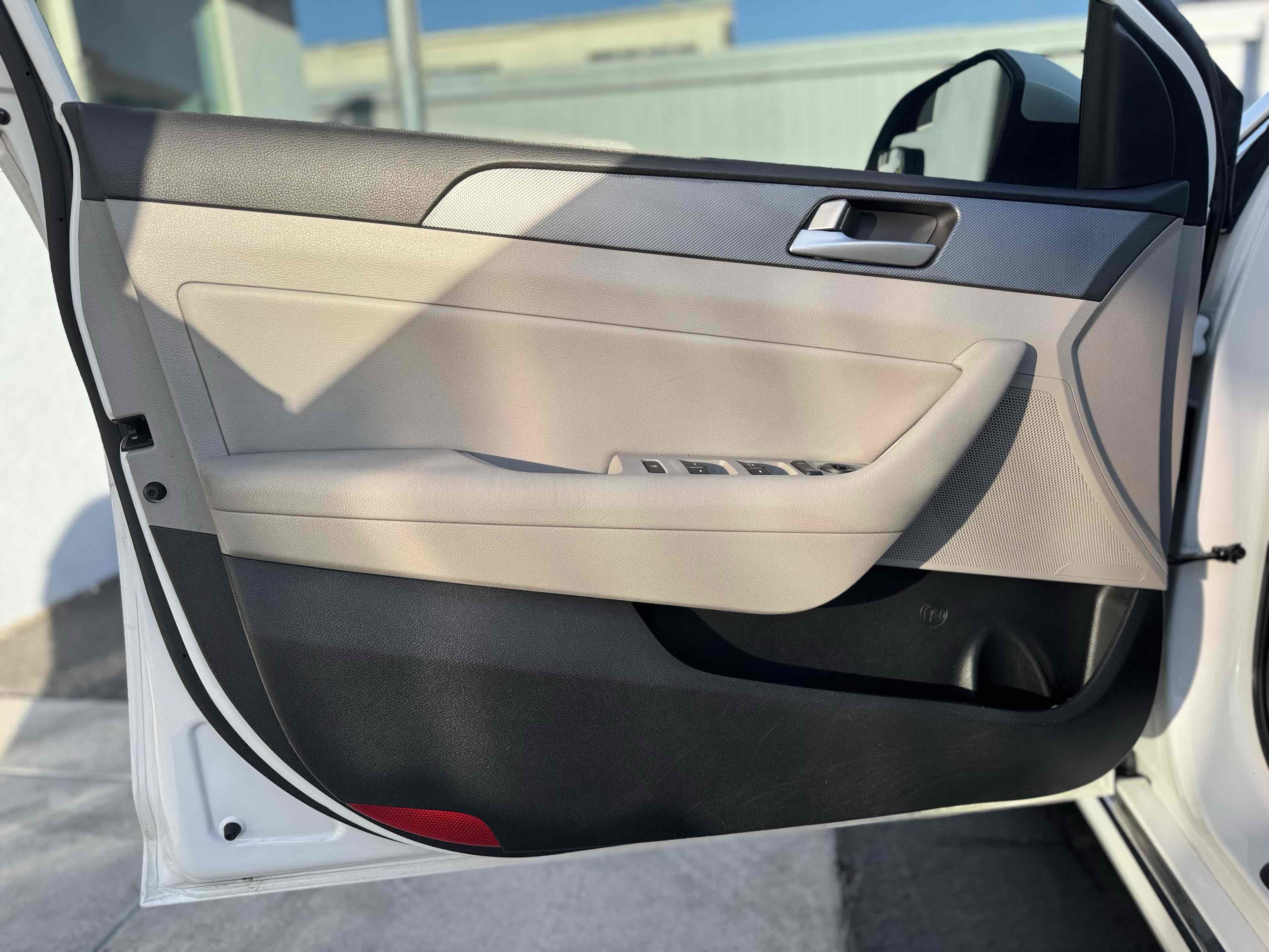 Used 2016 Hyundai Sonata SE FWD image 28