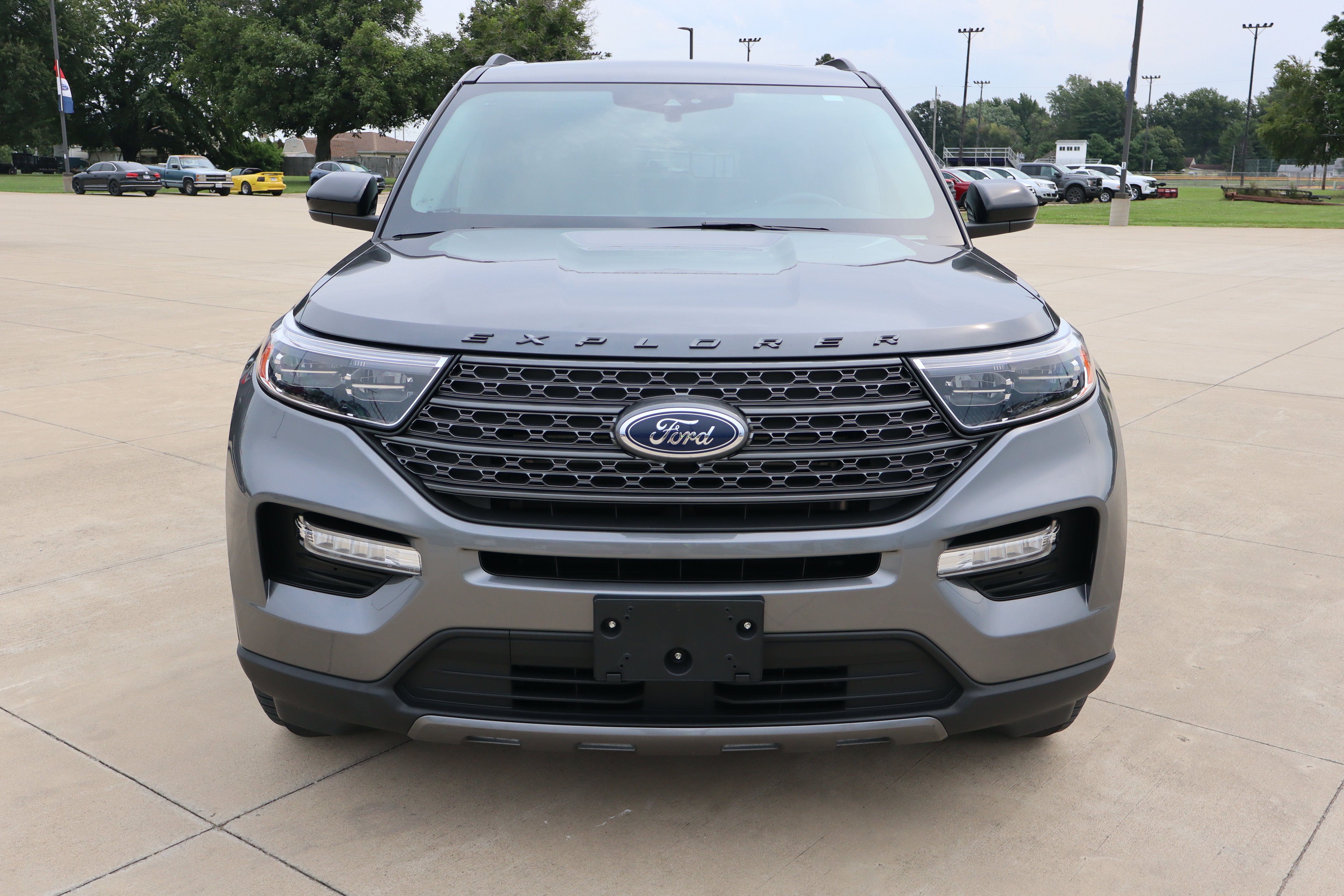 Used 2023 Ford Explorer XLT w/ Equipment Group 202A AWD/4WD image 2