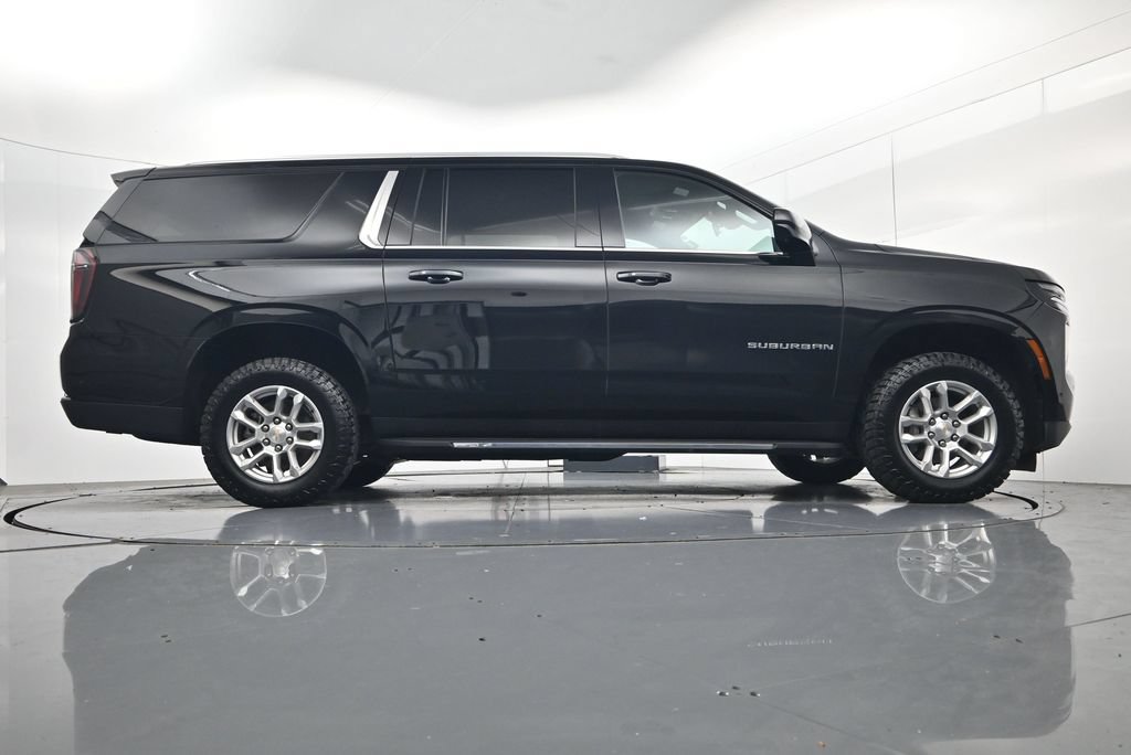Used 2025 Chevrolet Suburban LT AWD/4WD image 48