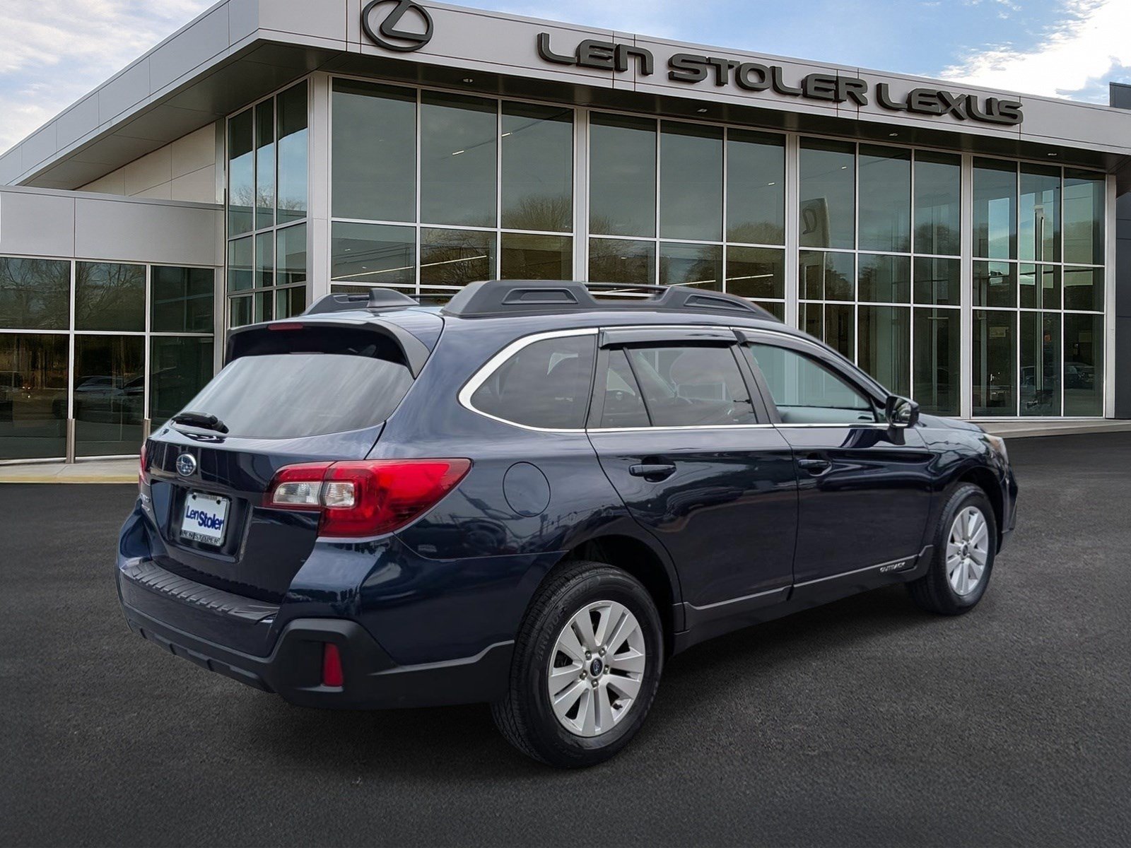 Used 2018 Subaru Outback 2.5i Premium AWD/4WD image 3
