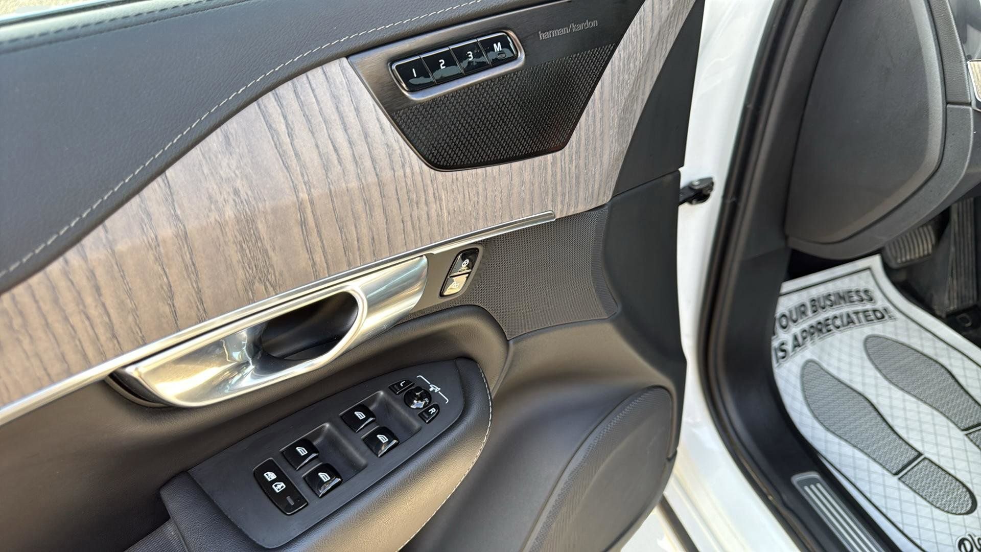 Used 2022 Volvo XC90 T6 Inscription w/ Climate Package image 22