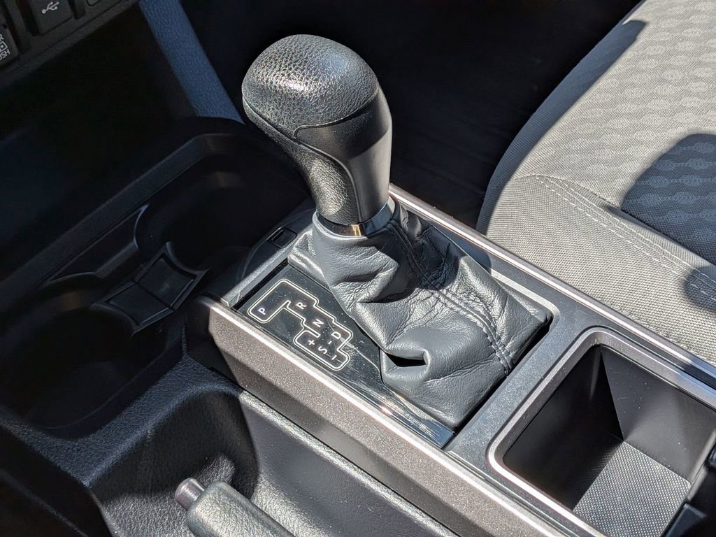 Used 2022 Toyota Tacoma SR5 AWD/4WD image 16