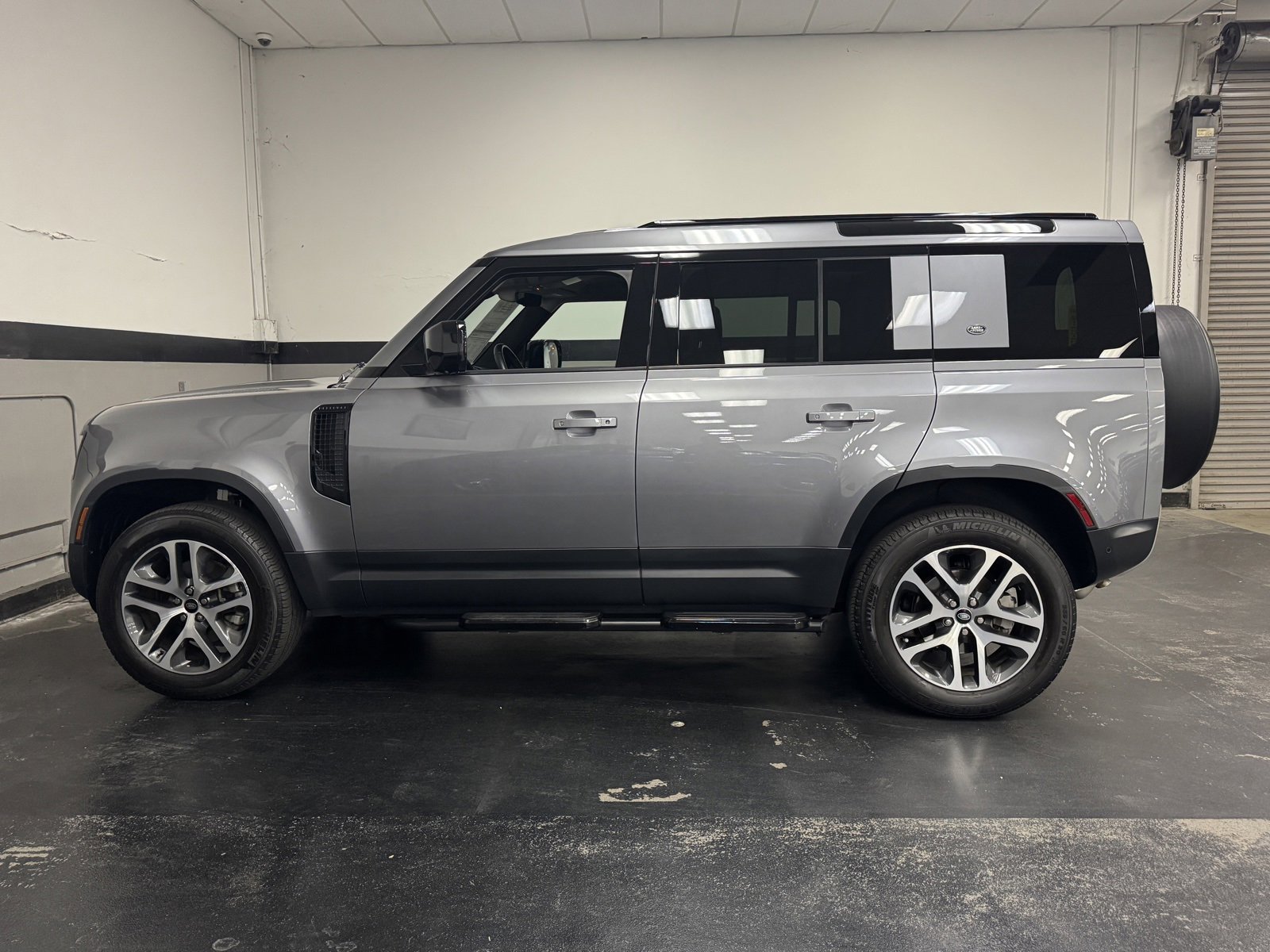 Used 2023 Land Rover Defender 110 S image 10