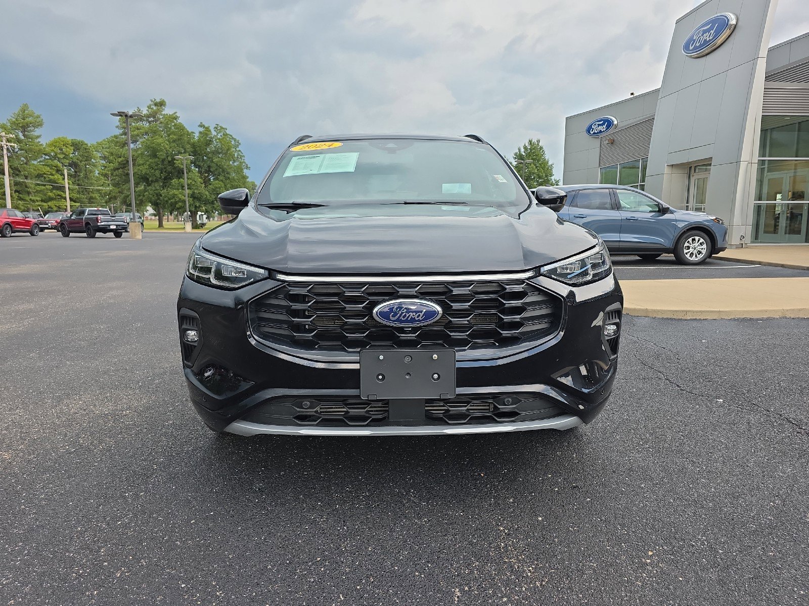 Used 2024 Ford Escape ST-Line Elite w/ Premium Technology Package image 4