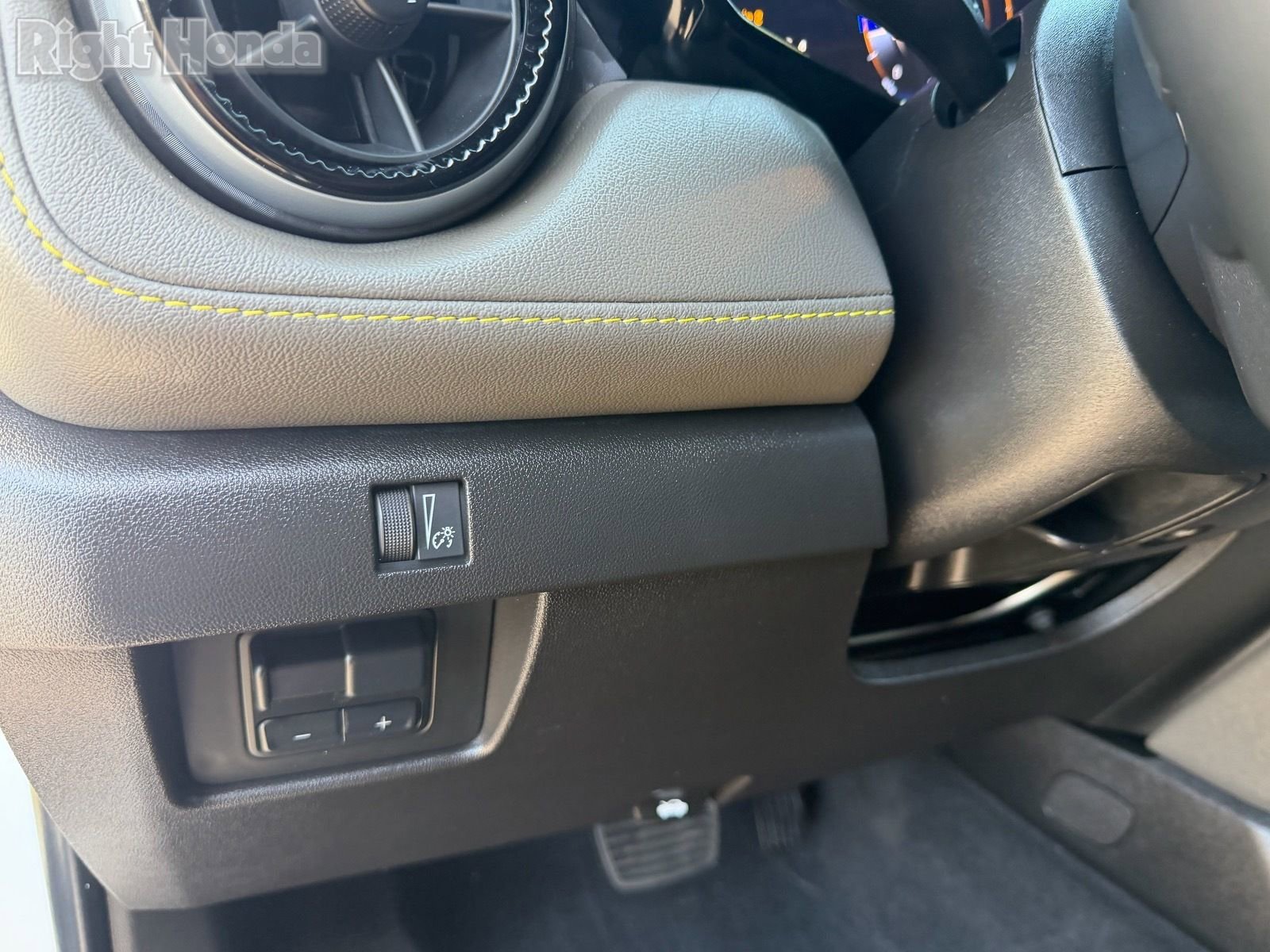 Used 2024 Chevrolet Colorado ZR2 w/ Technology Package AWD/4WD image 26