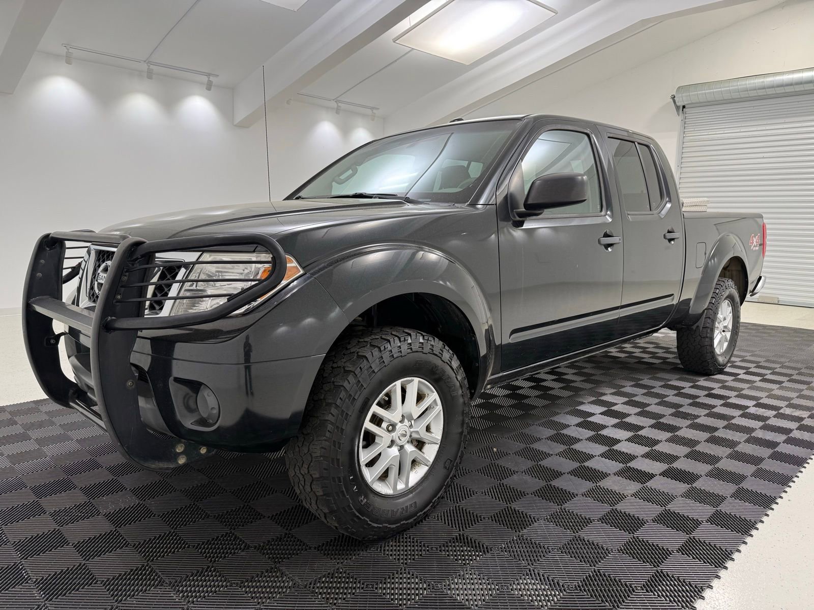 Used 2016 Nissan Frontier SV image 3