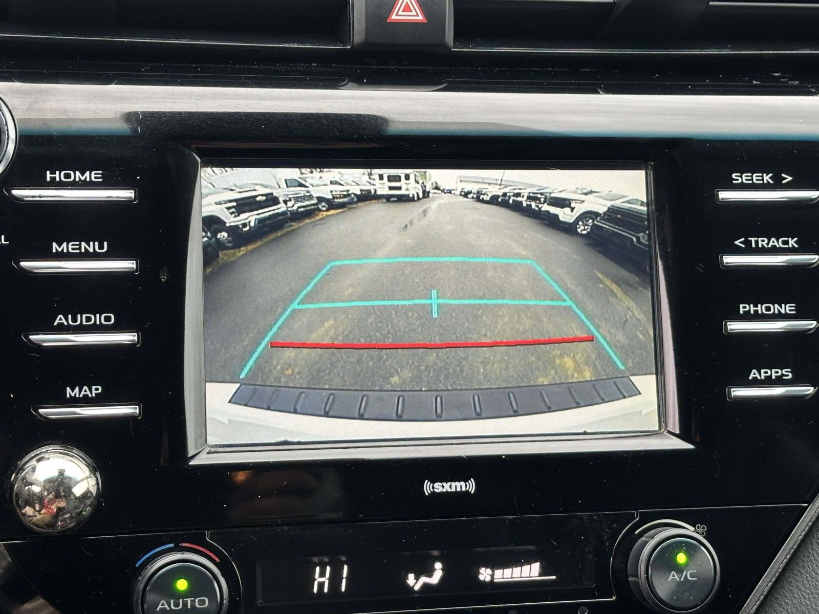 Used 2020 Toyota Camry SE image 10