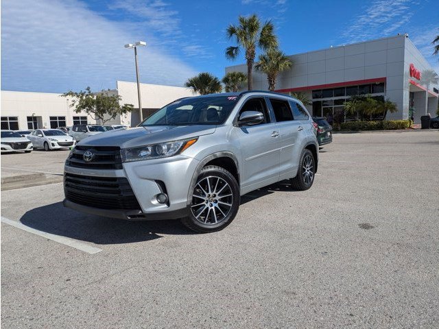 Used 2017 Toyota Highlander SE