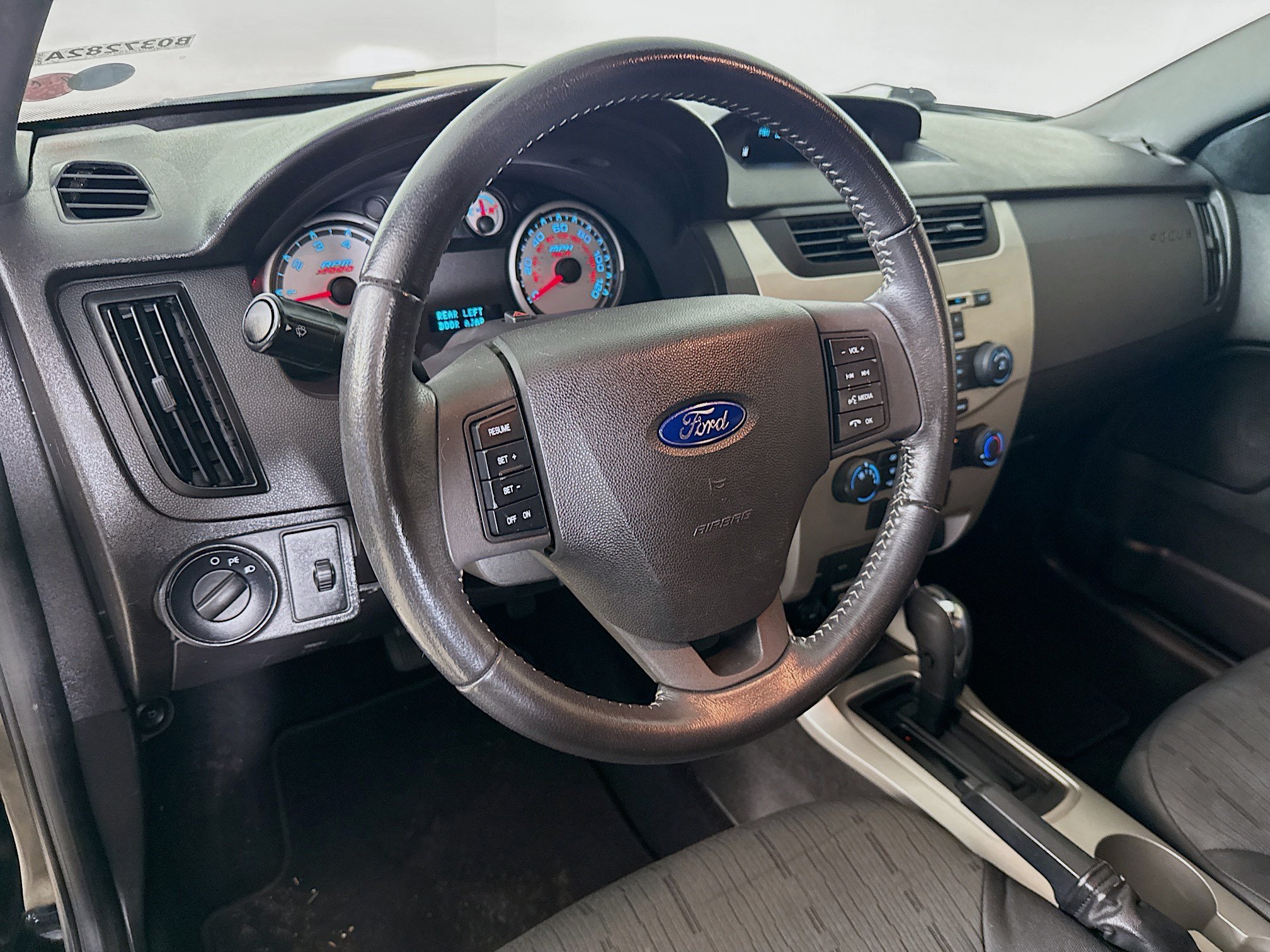 Used 2010 Ford Focus SE FWD image 8