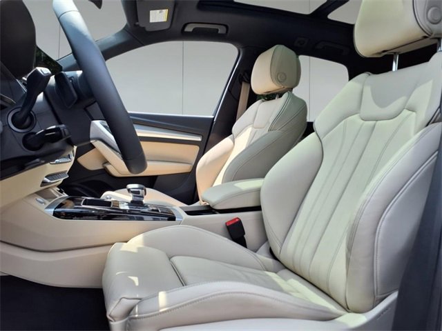 Certified 2025 Audi Q5 2.0T Premium w/ Convenience Plus Package image 15