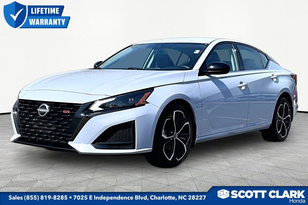 Used 2023 Nissan Altima 2.5 SR image 3