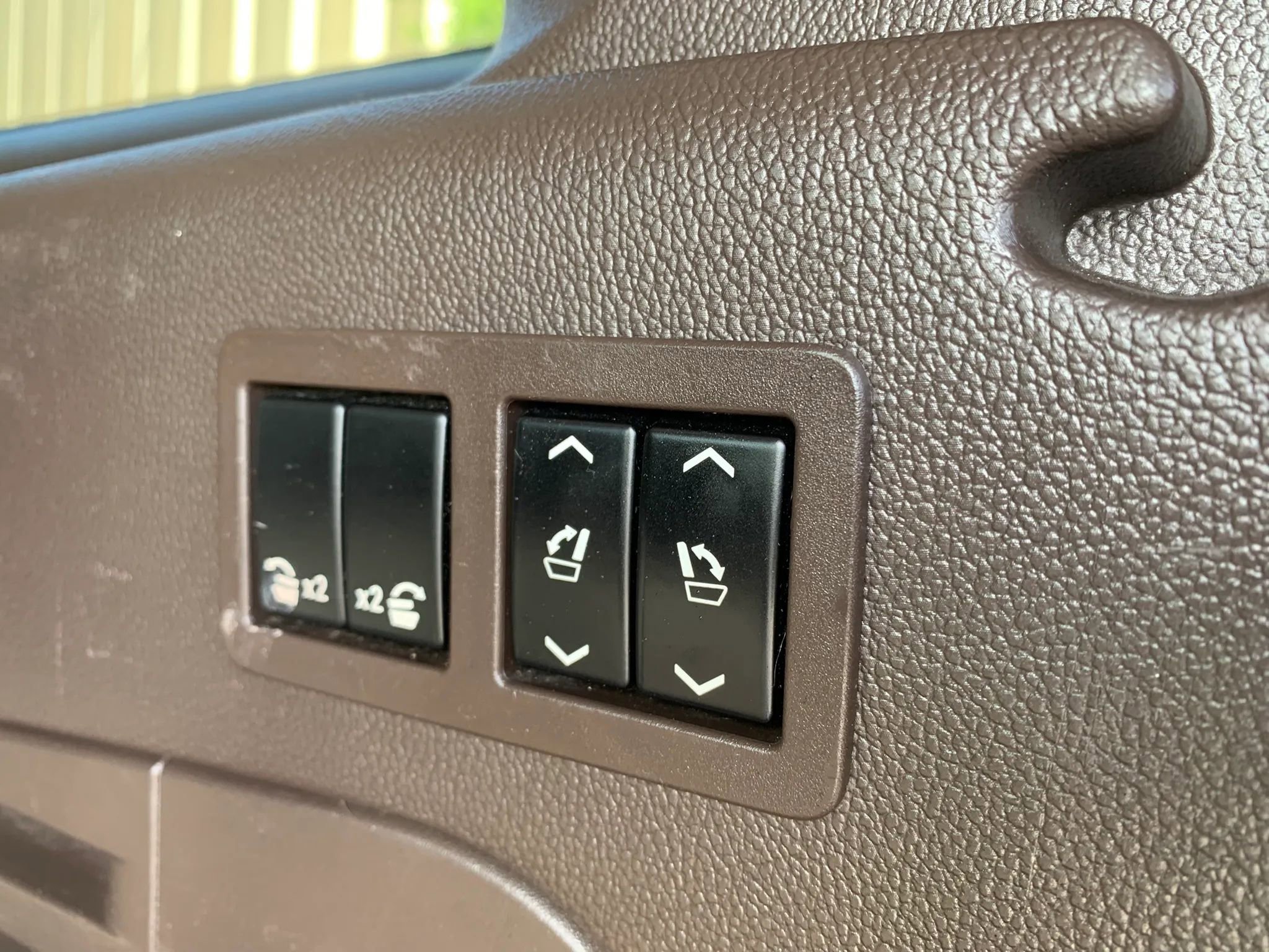 Used 2015 GMC Yukon XL Denali w/ Premium Package AWD/4WD image 39