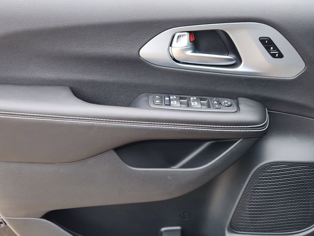 New 2026 Chrysler Pacifica Limited FWD image 18