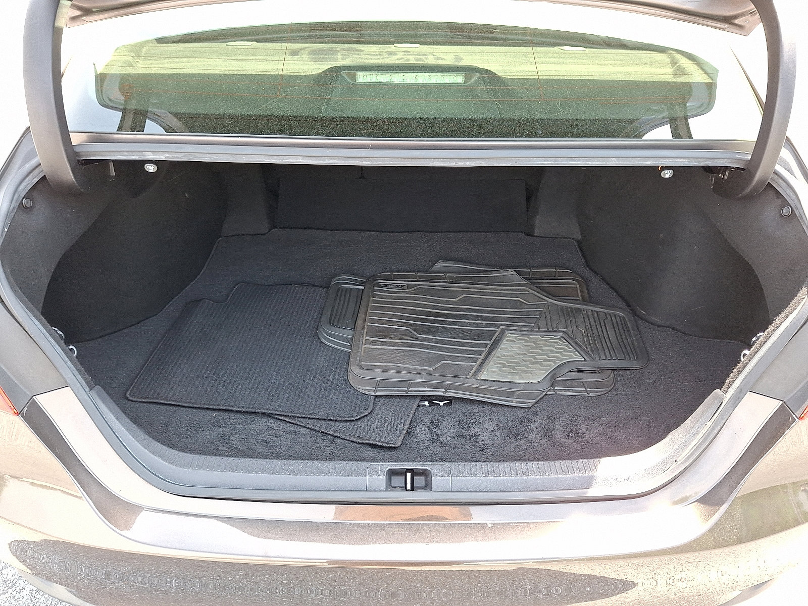 Used 2018 Toyota Camry LE FWD image 28