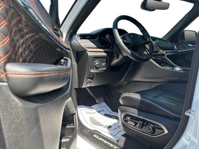 Used 2024 Jeep Grand Cherokee Summit AWD/4WD image 8