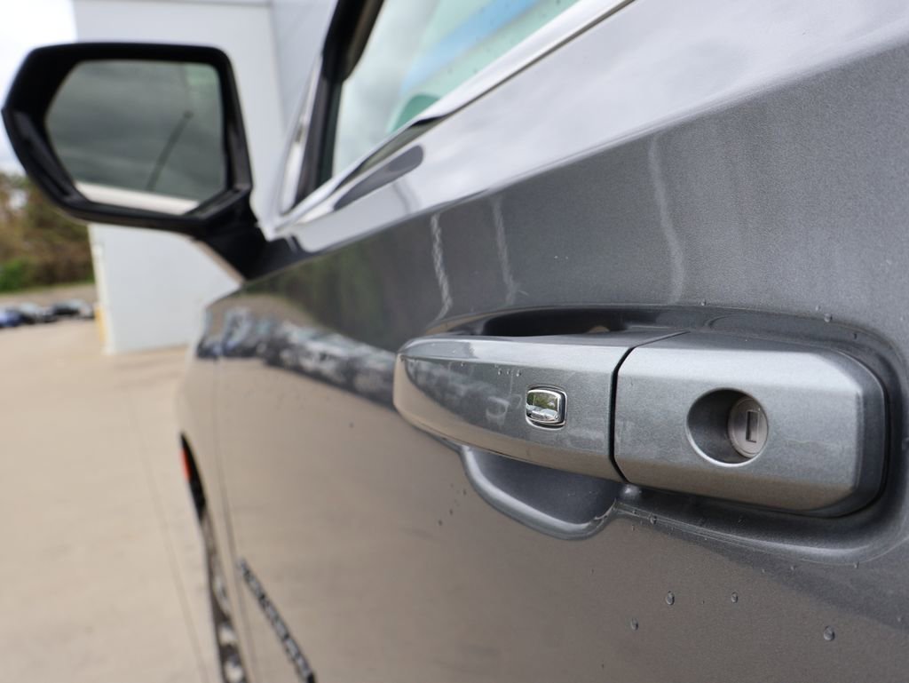 Used 2021 Chevrolet Suburban LT AWD/4WD image 11