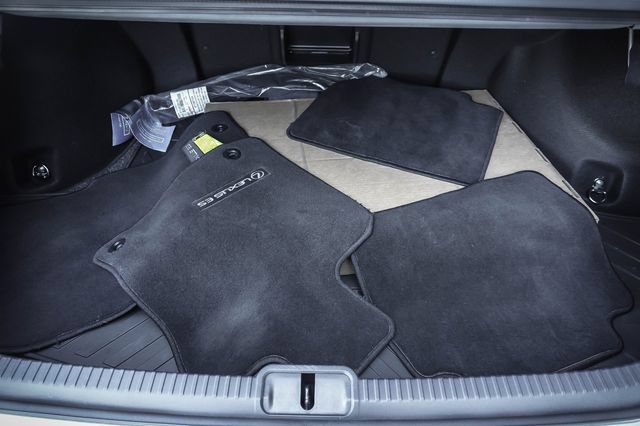 Certified 2025 Lexus ES 300h w/ Premium Package FWD image 23