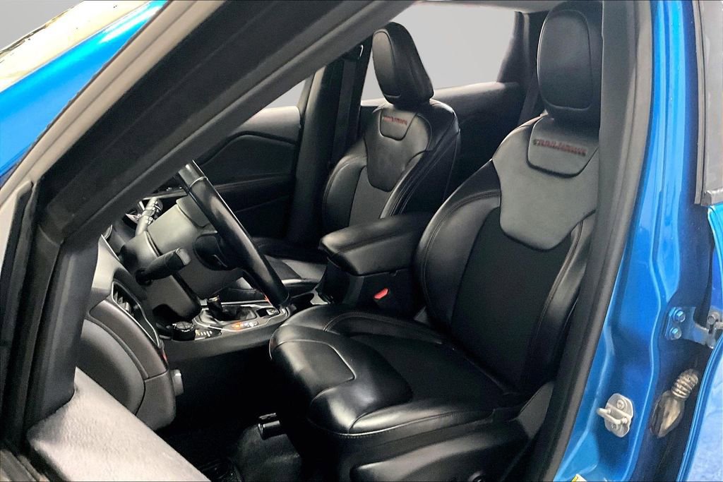 Used 2019 Jeep Cherokee Trailhawk w/ Cold Weather Group image 21