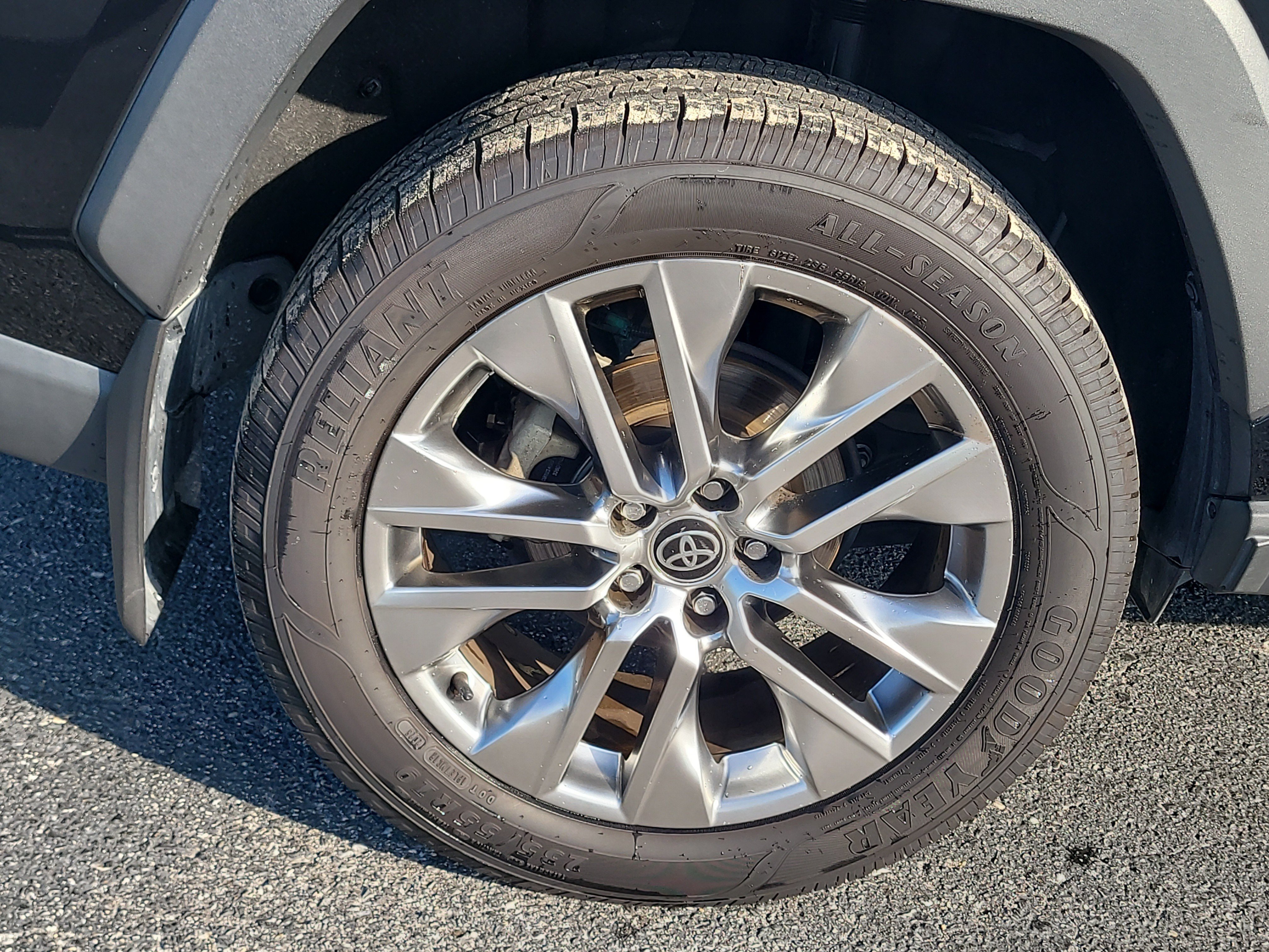 Used 2021 Toyota RAV4 XLE Premium FWD image 10