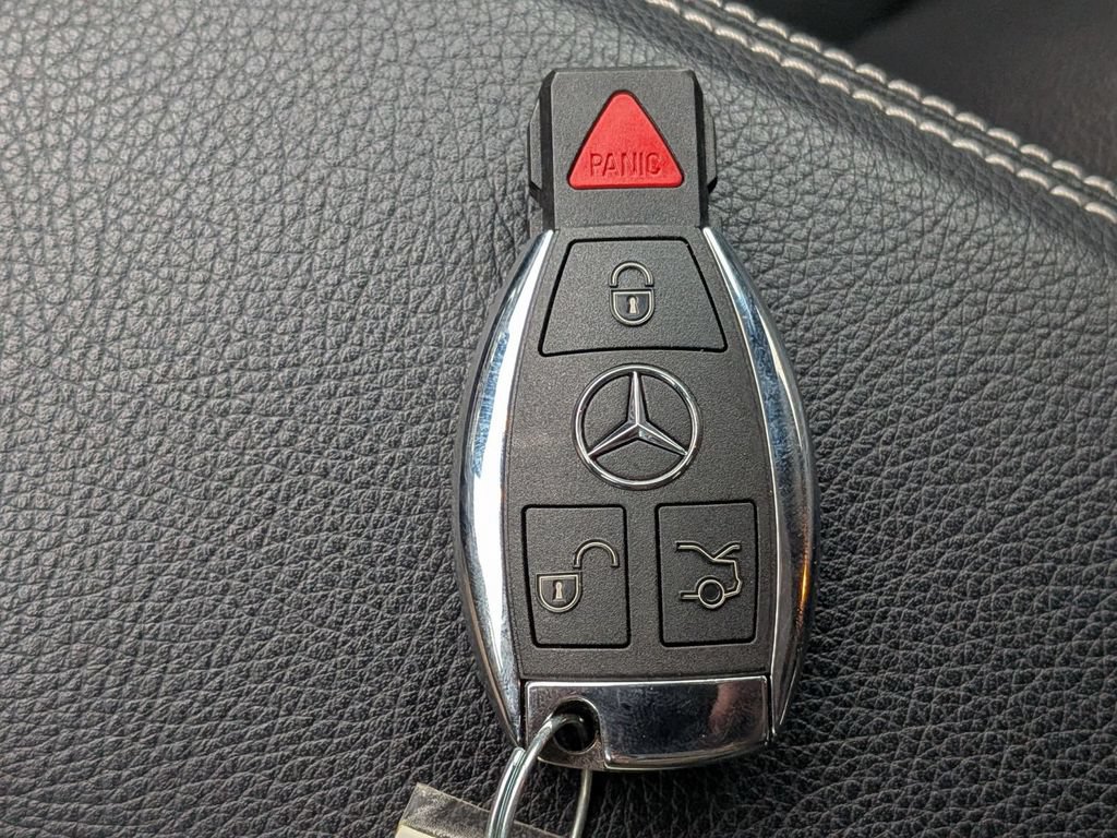 Used 2020 Mercedes-Benz GLA 250 4MATIC w/ Premium Package image 37