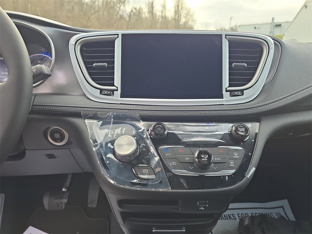 New 2026 Chrysler Pacifica Select w/ S Appearance Package image 19