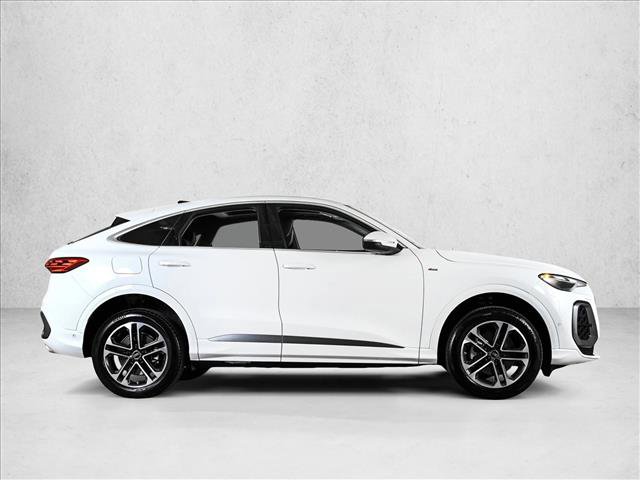 Certified 2025 Audi Q5 Premium w/ Convenience Package AWD/4WD image 4