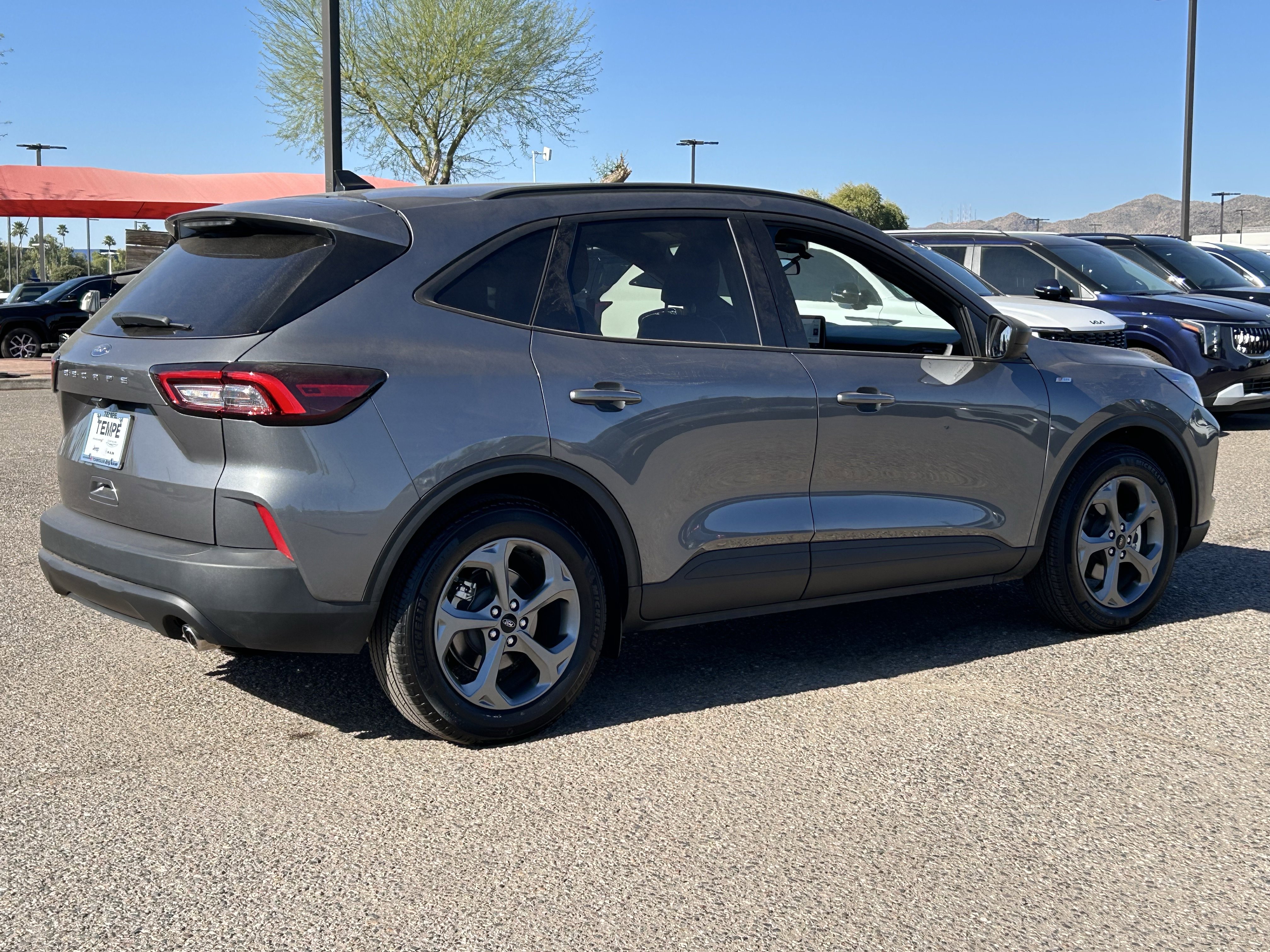 Used 2025 Ford Escape ST-Line image 5