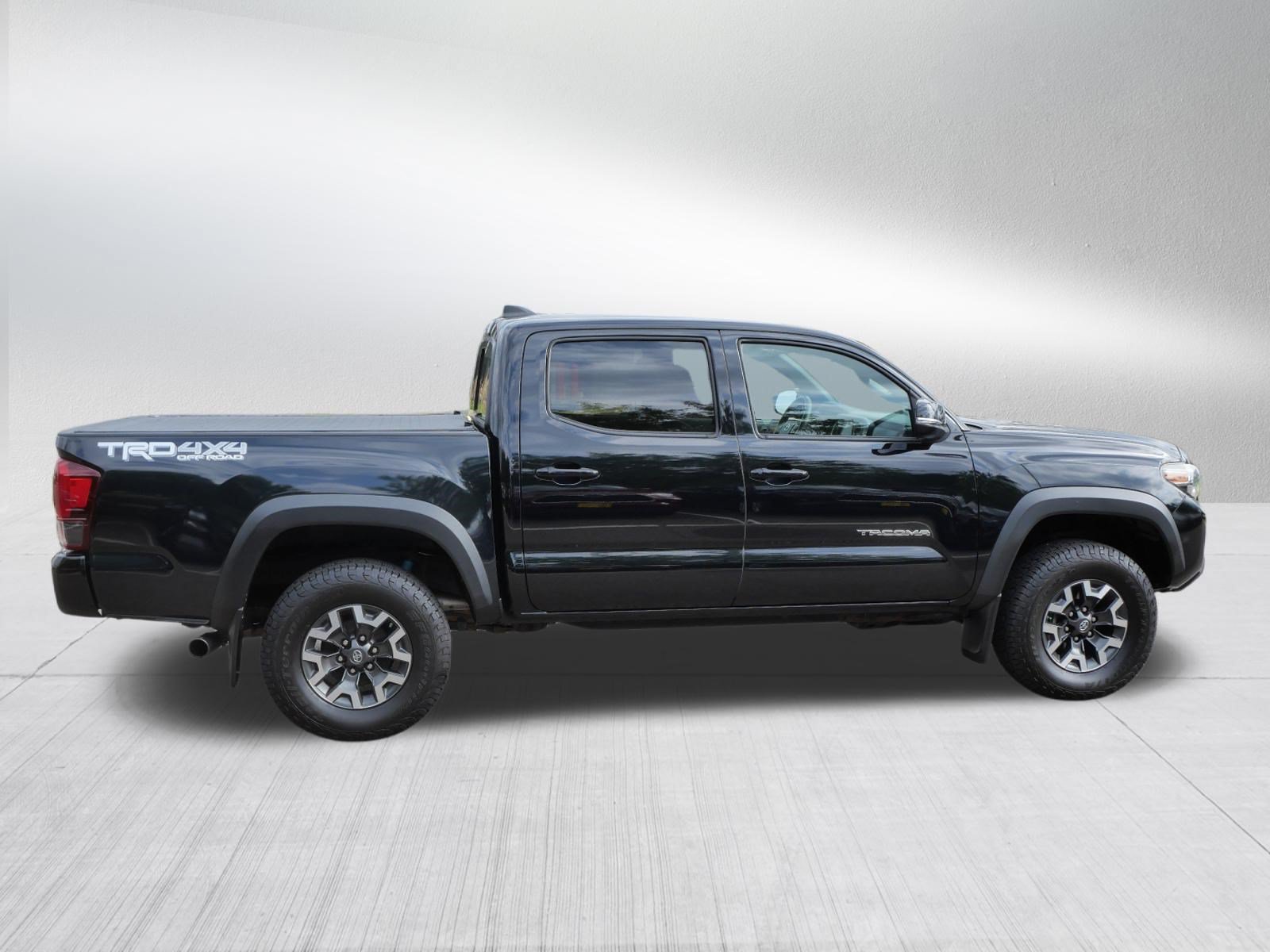 Certified 2018 Toyota Tacoma TRD Off-Road AWD/4WD image 8