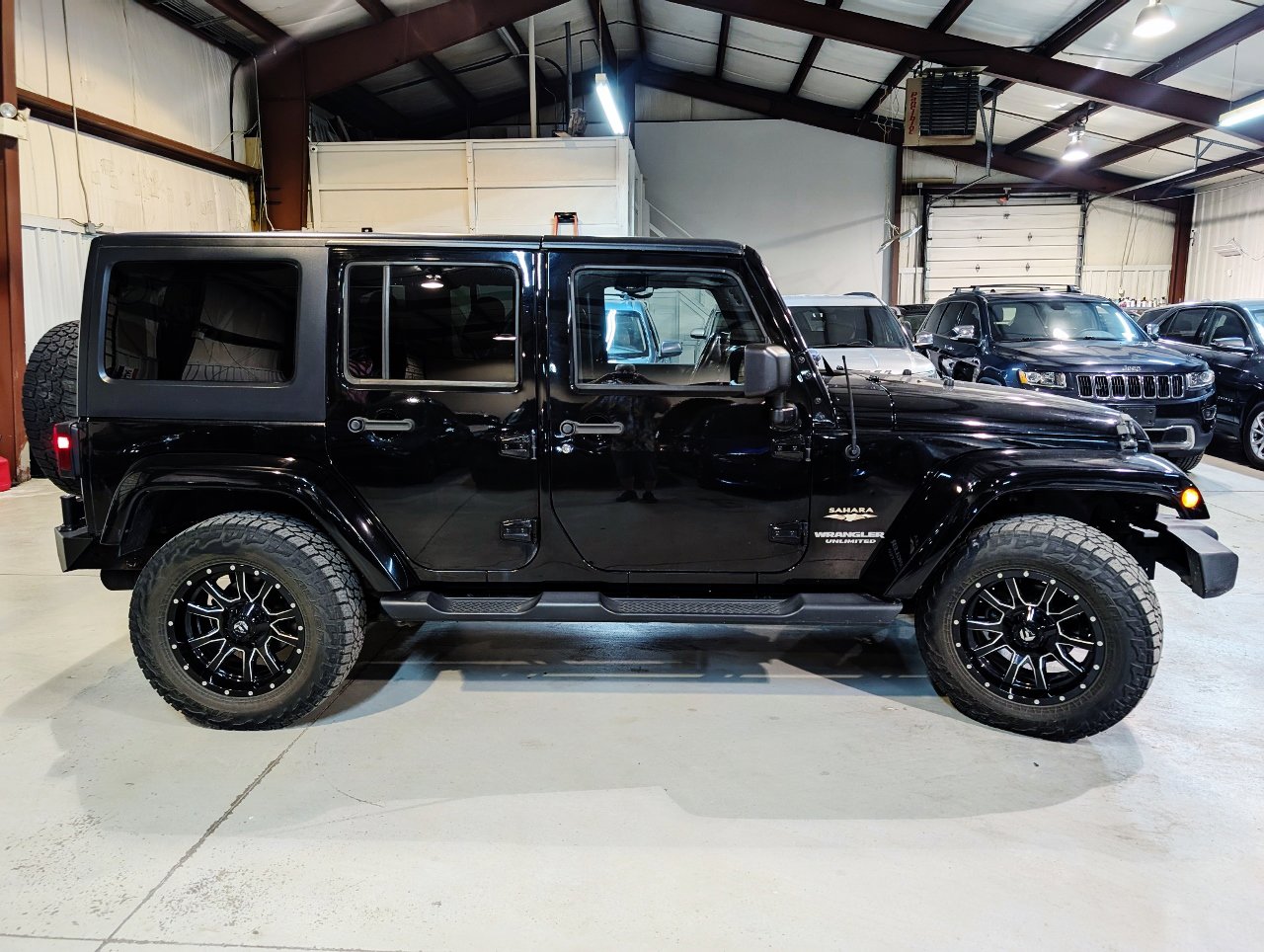 Used 2015 Jeep Wrangler Unlimited Sahara w/ Dual Top Group image 8