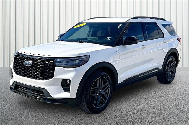 Used 2025 Ford Explorer ST-Line w/ ST-Line Street Pack image 2