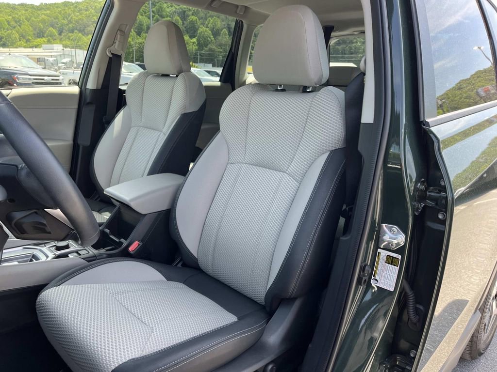 Used 2023 Subaru Forester Premium AWD/4WD image 30