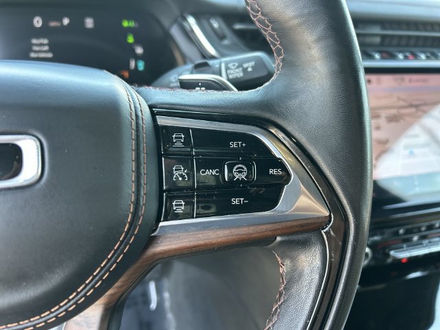 Used 2022 Jeep Grand Cherokee Summit w/ Luxury Tech Group V AWD/4WD image 24