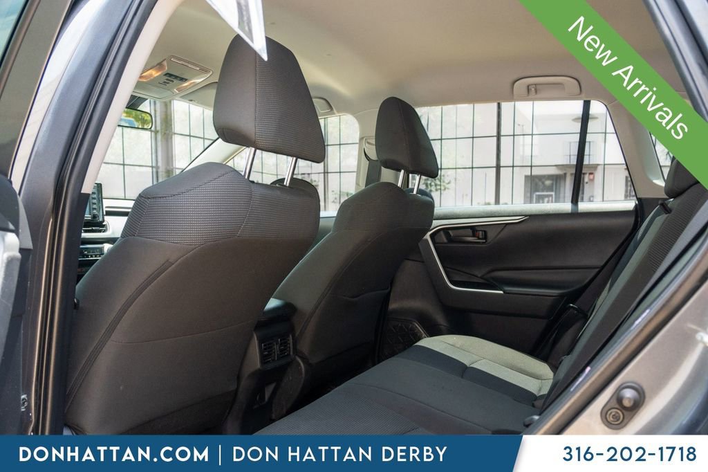 Used 2020 Toyota RAV4 LE AWD/4WD image 16