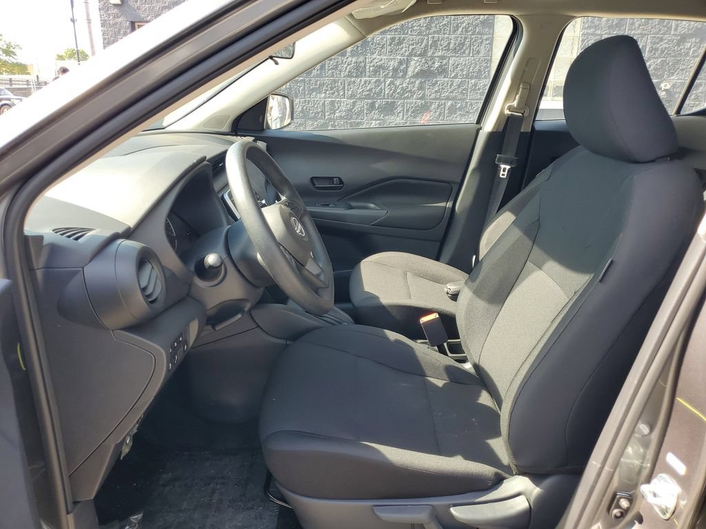 New 2025 Nissan Kicks Play S FWD image 16