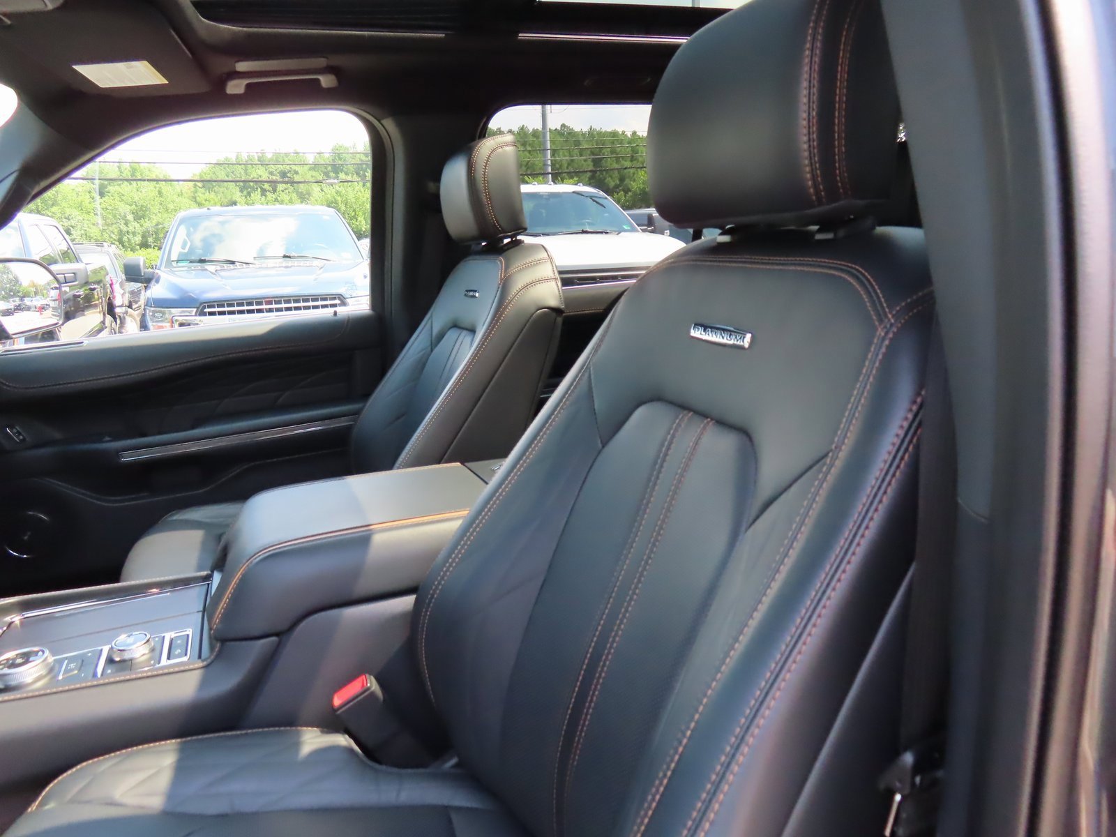 Used 2023 Ford Expedition Platinum image 31