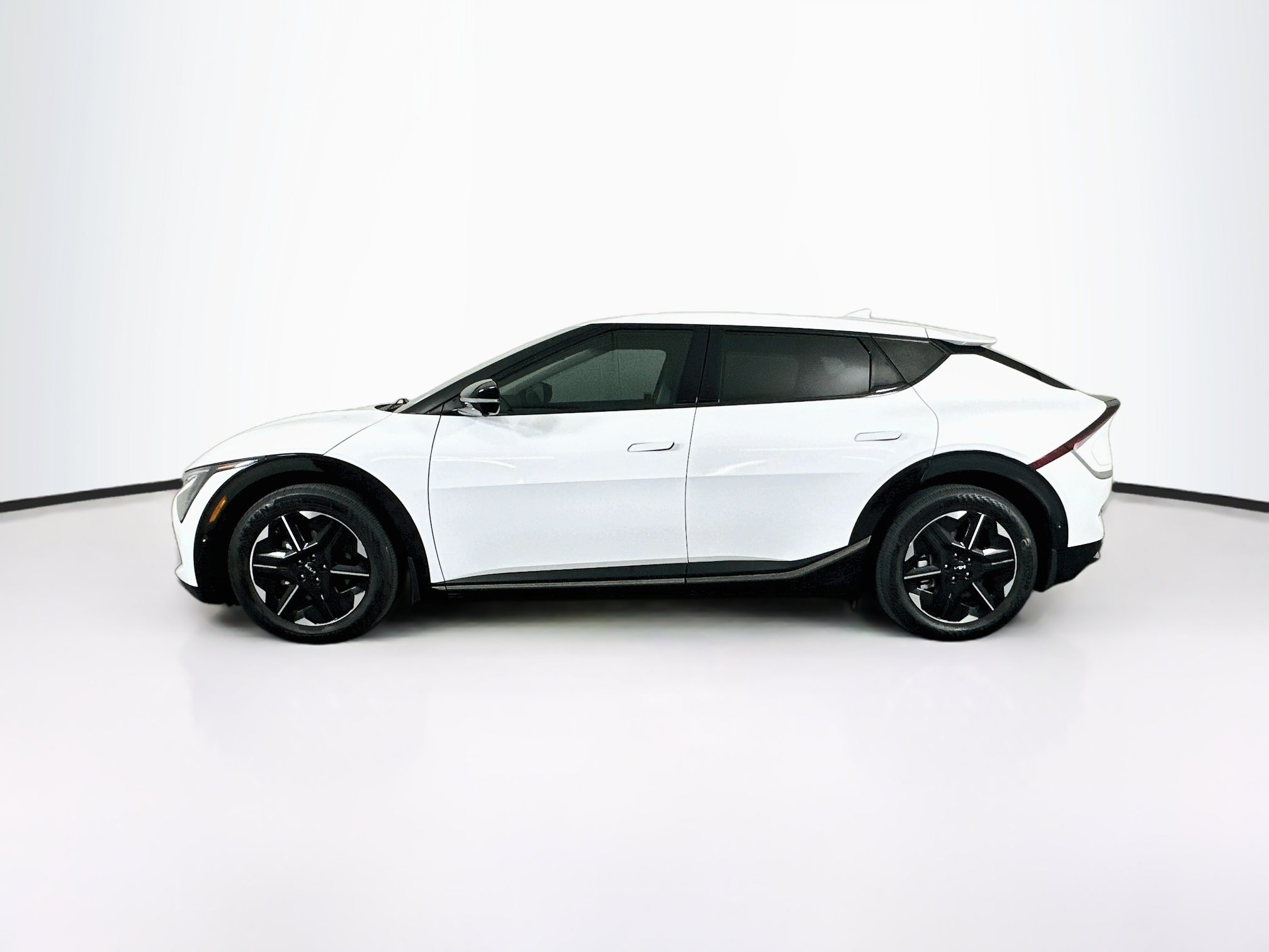 Used 2025 Kia EV6 Wind RWD image 4