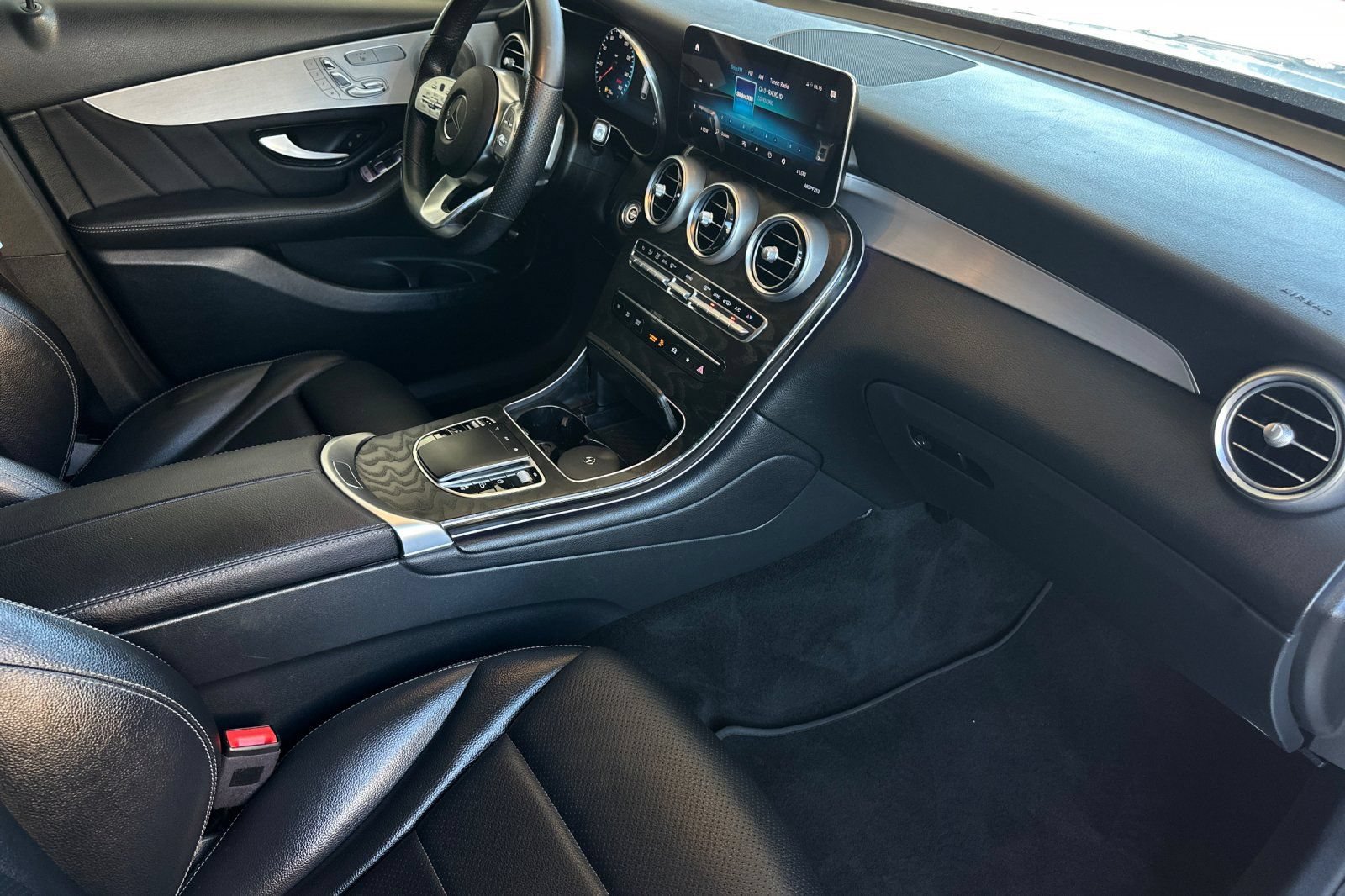 Used 2021 Mercedes-Benz GLC 300 4MATIC Coupe image 15