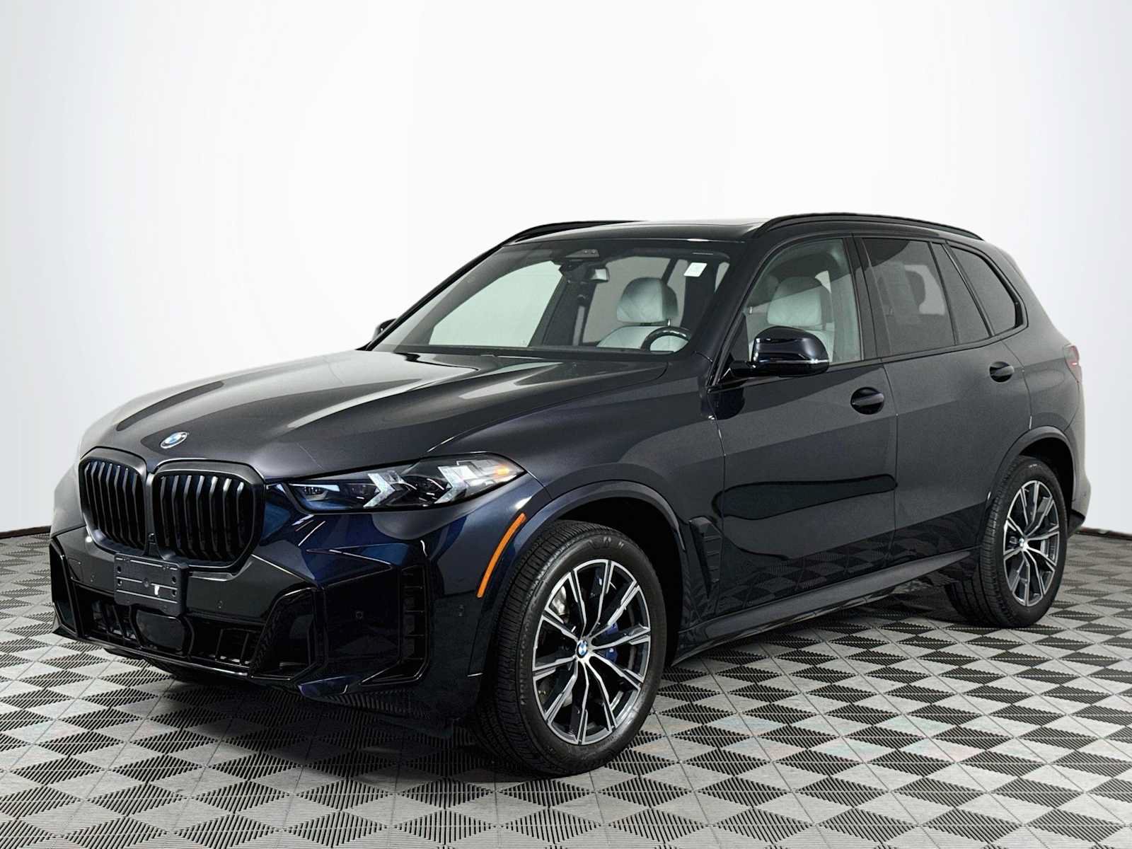Used 2024 BMW X5 xDrive40i w/ M Sport Package AWD/4WD image 1