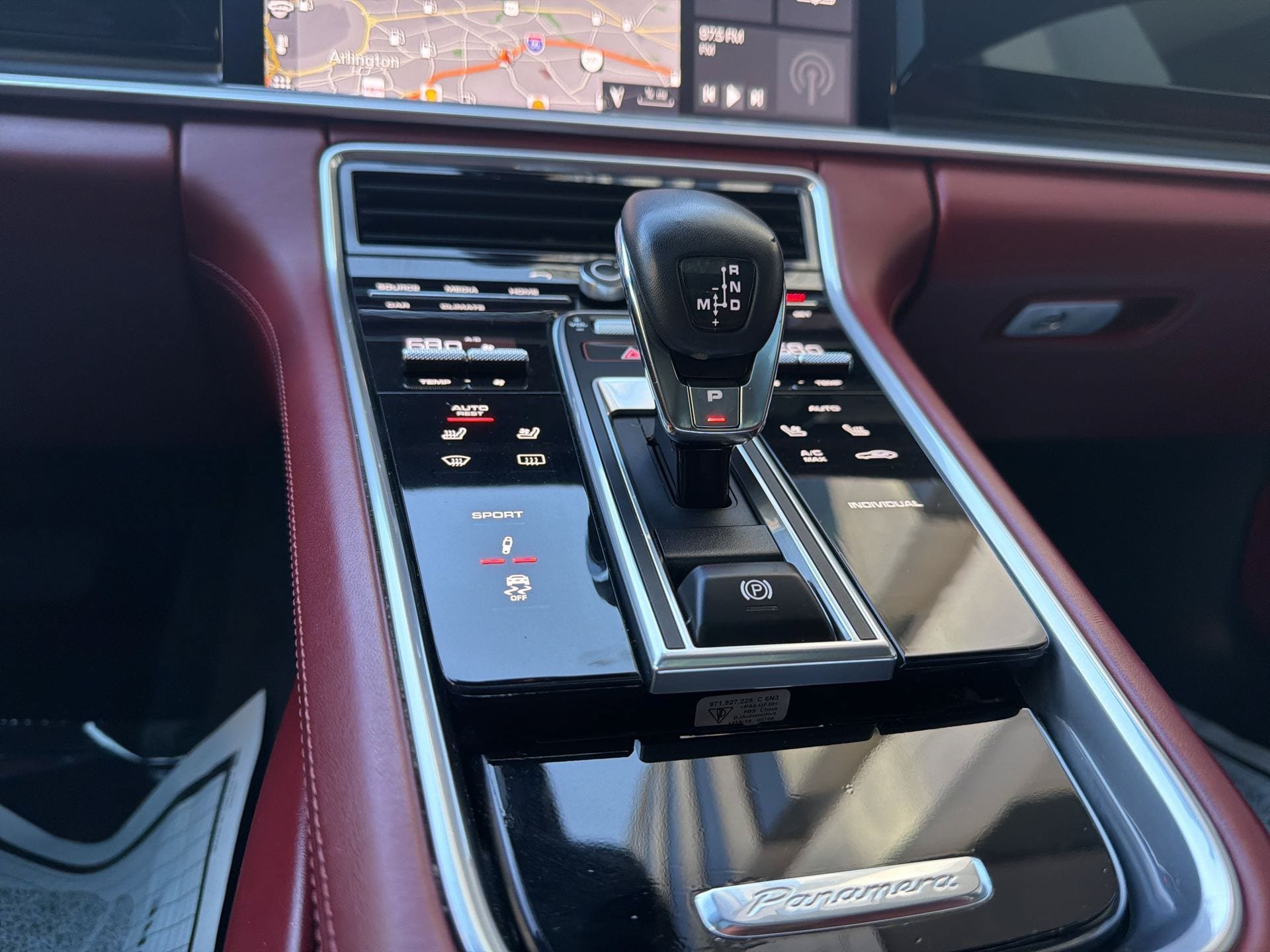 Used 2018 Porsche Panamera RWD image 23