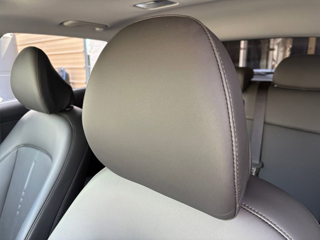 New 2026 Hyundai Kona Limited FWD image 16