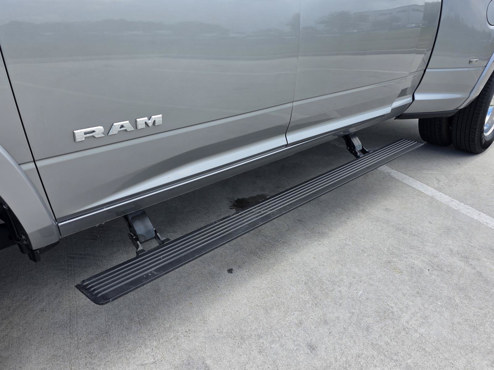 Used 2022 RAM 3500 Laramie AWD/4WD image 8