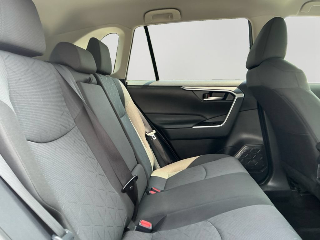 Used 2025 Toyota RAV4 XLE AWD/4WD image 13