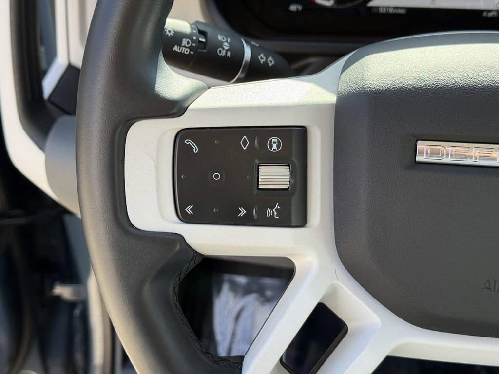 Used 2025 Land Rover Defender 110 X-Dynamic SE image 22