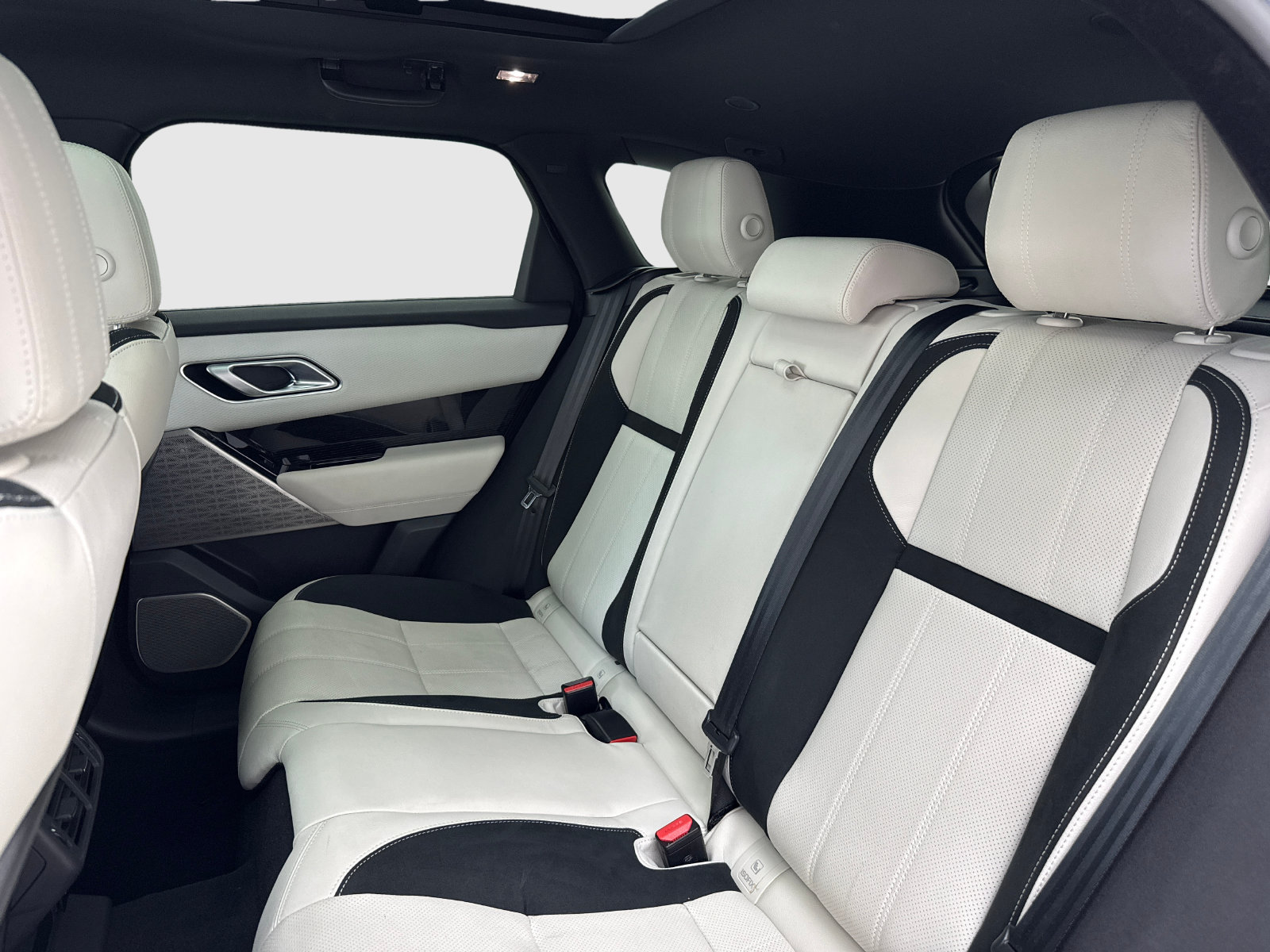 Used 2021 Land Rover Range Rover Velar R-Dynamic S AWD/4WD image 37